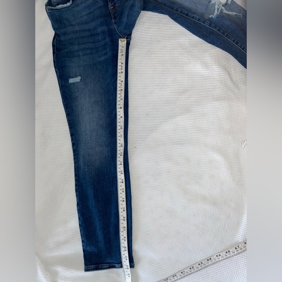 Women’s LUCKY BRAND medium wash mid rise crop Ava distressed jeans size 28/6 - Picture 11 of 16